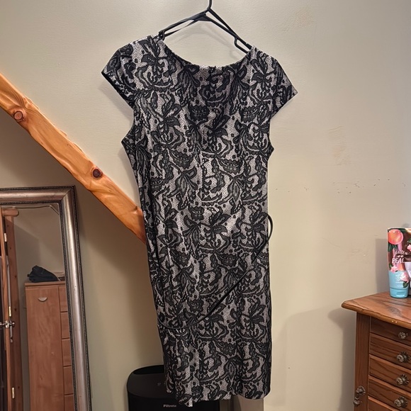 Black and White Lace Asymmetrical Dress with Ruffled Details - Picture 3 of 4